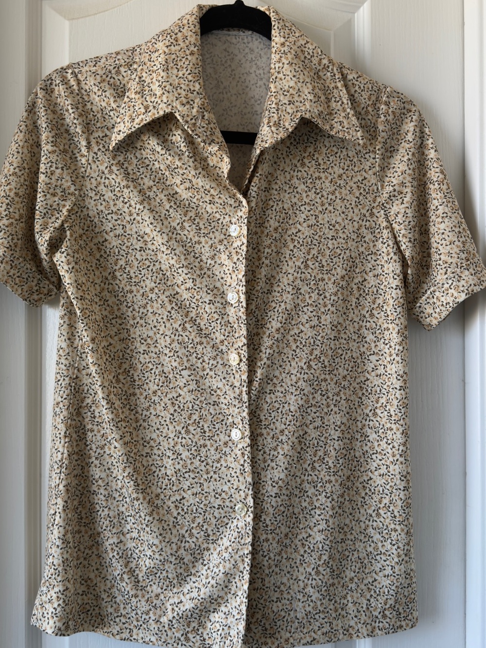 Vintage Cream Floral Short-Sleeve Button-Down Shirt